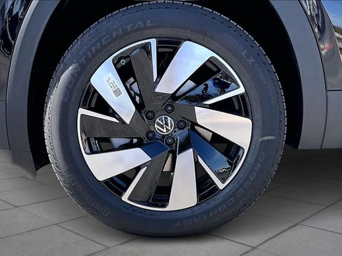 New 2026 Volkswagen Atlas Cross Sport SE FWD image 11