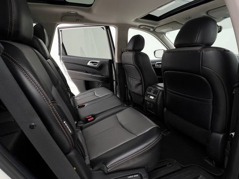Used 2020 Nissan Pathfinder SL AWD/4WD image 14