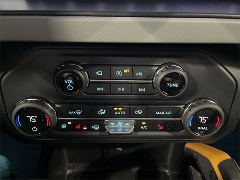 Used 2023 Ford Bronco Badlands image 20