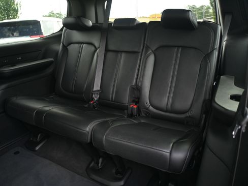 Used 2024 Jeep Wagoneer Series II w/ Convenience Group I image 13