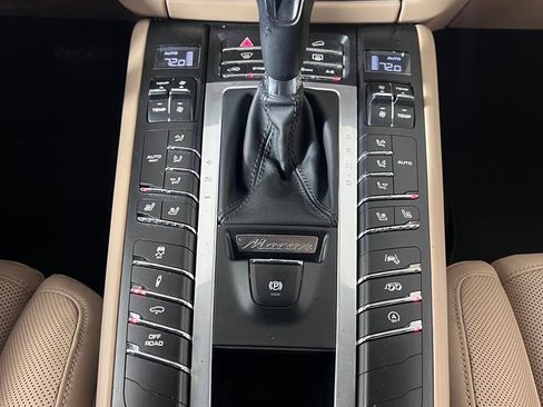 Certified 2020 Porsche Macan Turbo AWD/4WD image 36