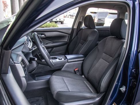 Used 2024 Nissan Rogue SV image 10