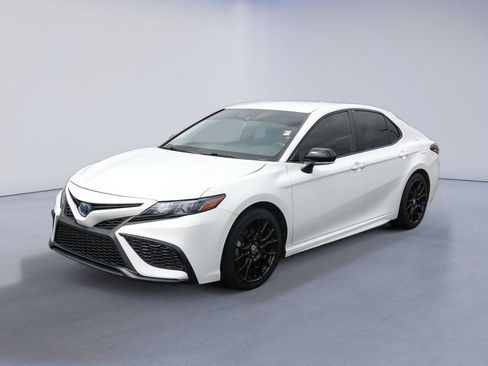 Used 2023 Toyota Camry SE w/ Convenience Package FWD image 2