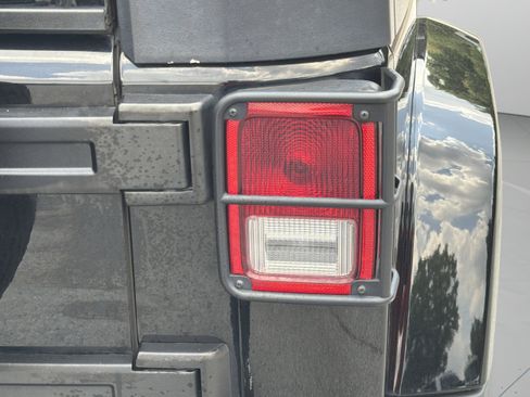 Used 2018 Jeep Wrangler Sport AWD/4WD image 29