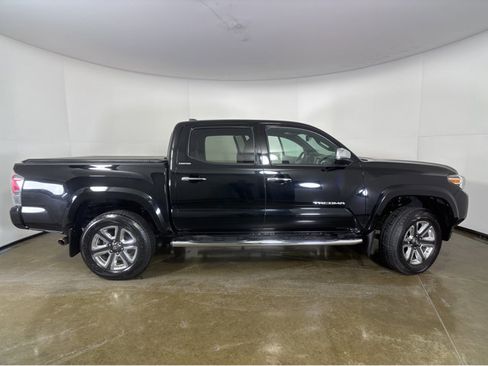 Used 2017 Toyota Tacoma Limited image 24