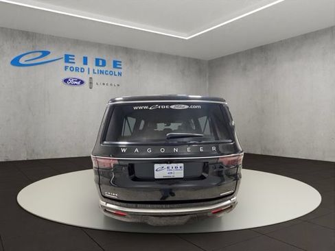 Used 2023 Jeep Wagoneer L Series II AWD/4WD image 9