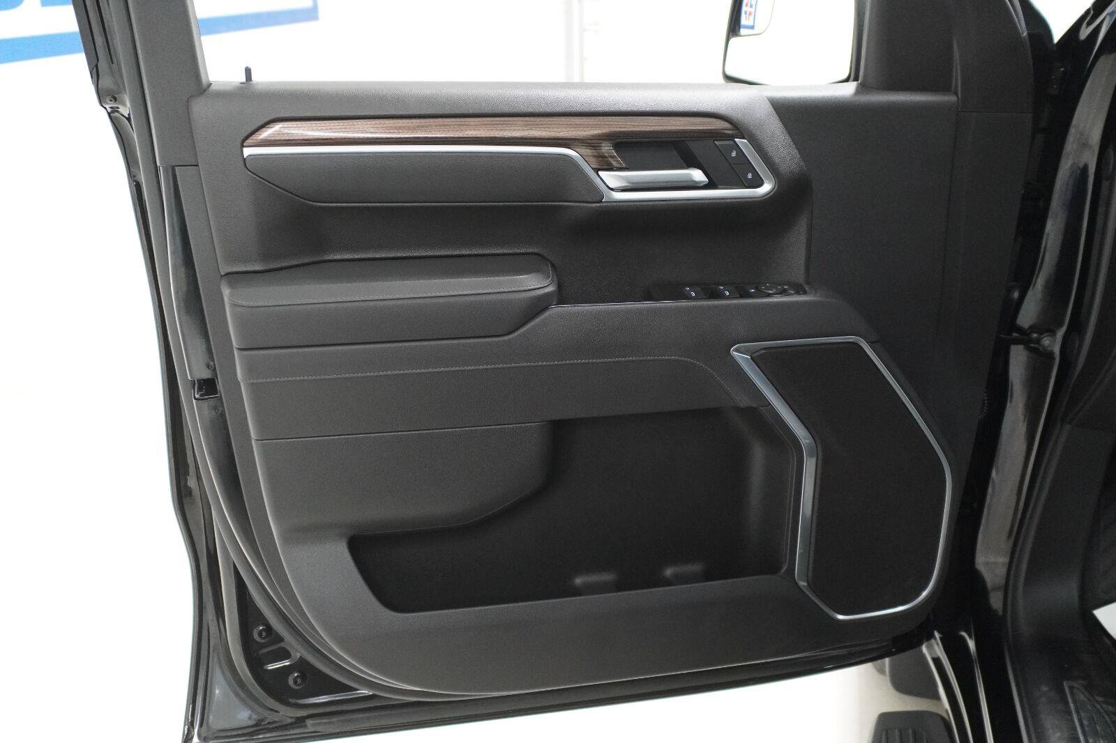 Used 2025 Chevrolet Silverado 1500 LT w/ Texas Edition Plus RWD image 18