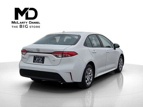 Used 2025 Toyota Corolla LE image 5