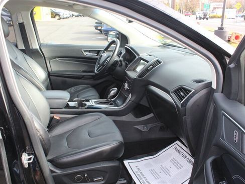 Used 2017 Ford Edge Titanium w/ Equipment Group 301A AWD/4WD image 12