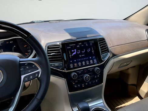 Used 2020 Jeep Grand Cherokee Overland AWD/4WD image 9