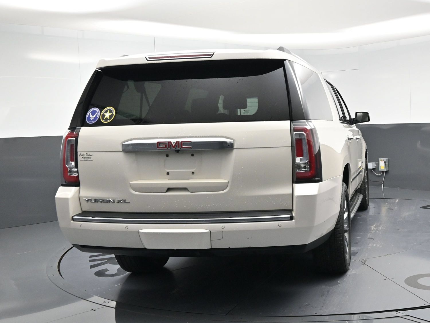 Used 2015 GMC Yukon XL Denali w/ Open Road Package AWD/4WD image 2