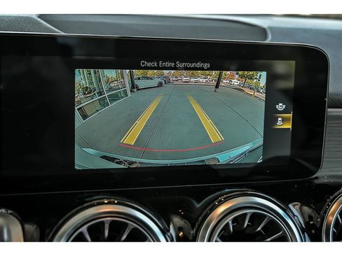 Used 2022 Mercedes-Benz GLB 250 4MATIC image 18