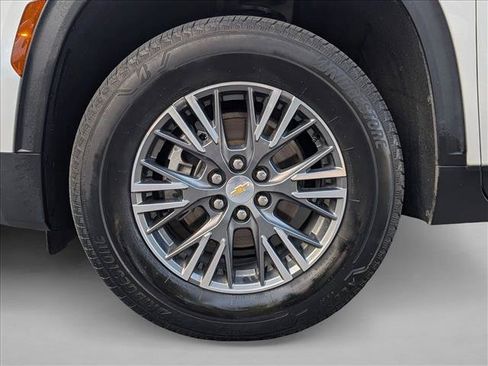 Used 2024 Chevrolet Traverse LS FWD image 21