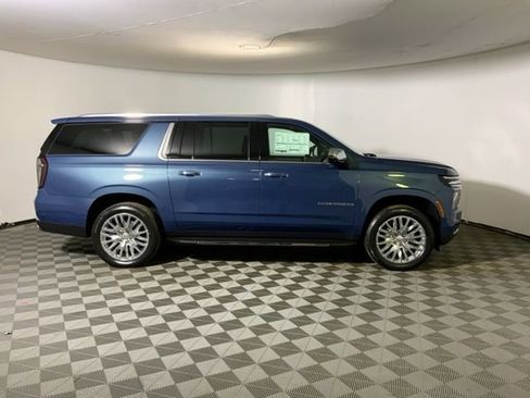 New 2026 Chevrolet Suburban Premier AWD/4WD image 6