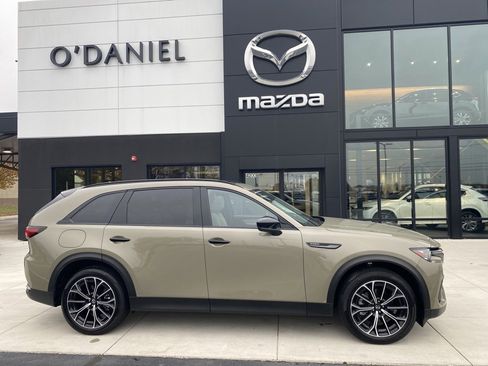 Certified 2025 MAZDA CX-70 Plug-In Hybrid w/ Premium Pkg image 2