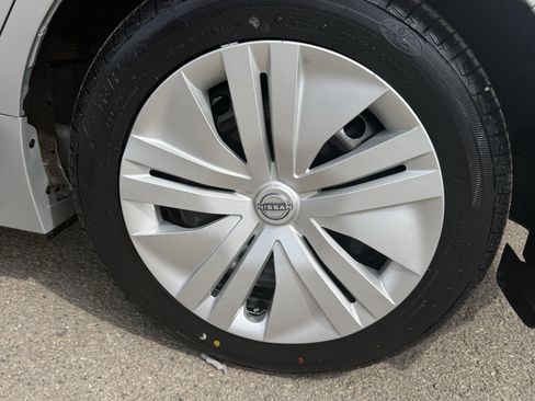 Used 2025 Nissan Leaf S FWD image 9
