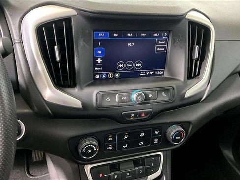 Used 2024 GMC Terrain SLE FWD image 24