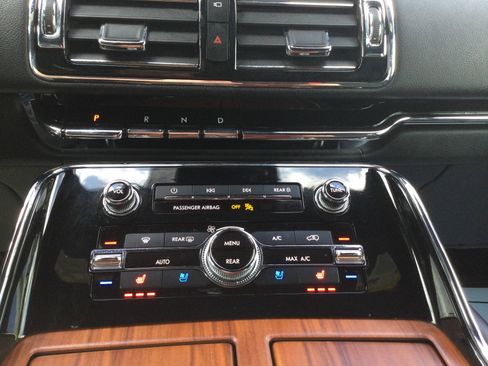 Used 2019 Lincoln Navigator Reserve AWD/4WD image 21
