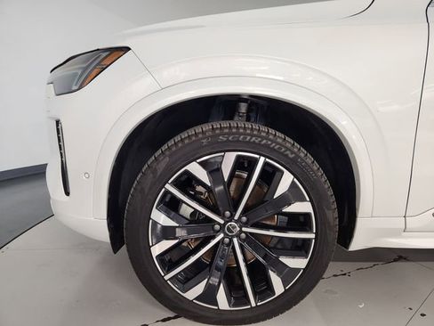 Used 2026 Volvo XC90 B5 Plus w/ Protection Package Premier AWD/4WD image 11
