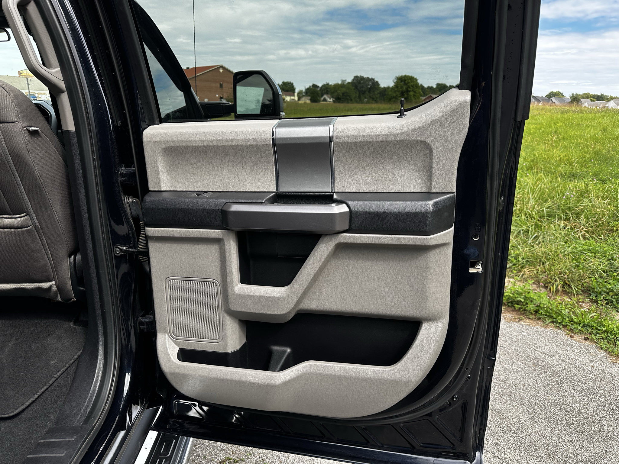 Used 2021 Ford F250 XLT w/ XLT Premium Package AWD/4WD image 27