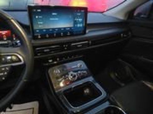 Used 2023 Lincoln Nautilus AWD image 7