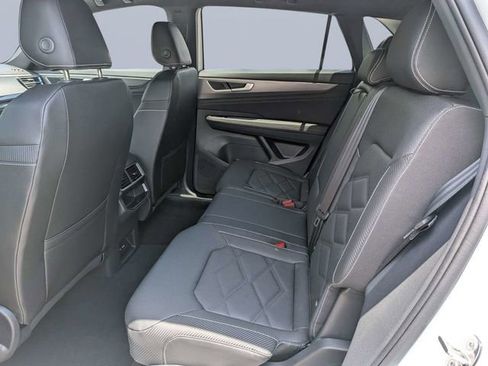 Certified 2025 Volkswagen Atlas Cross Sport SE FWD image 13