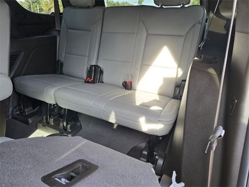 Used 2021 GMC Yukon SLT w/ SLT Luxury Package image 10