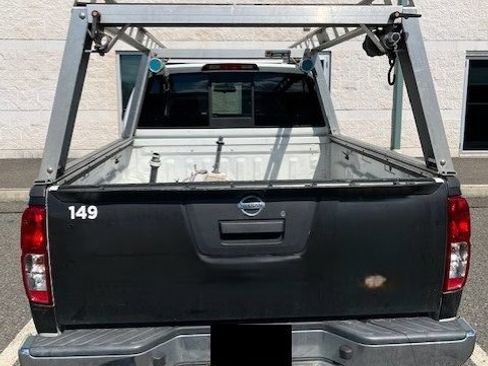 Used 2021 Nissan Frontier SV RWD image 3