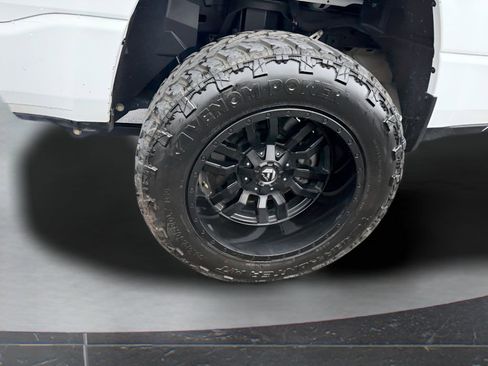 Used 2024 RAM 1500 Laramie image 13