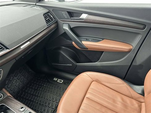 Used 2021 Audi Q5 e Premium Plus w/ Premium Plus Package image 34