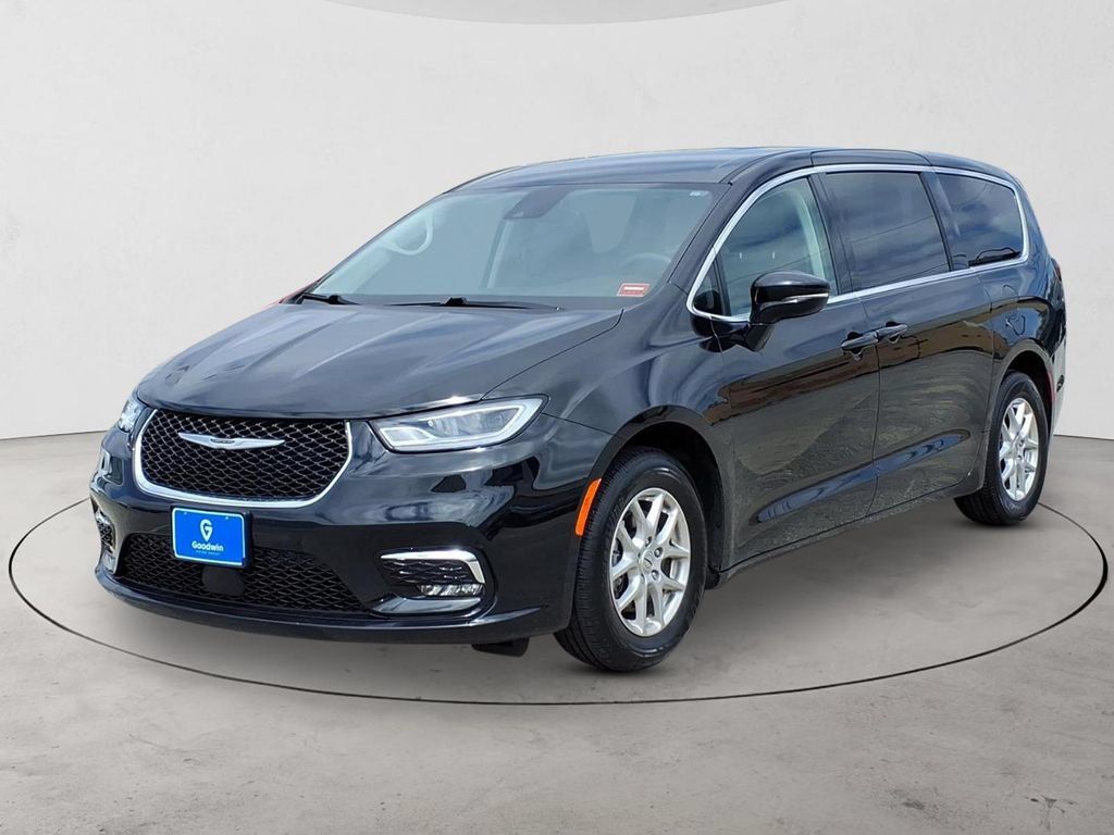 Used 2024 Chrysler Pacifica Touring-L FWD image 1