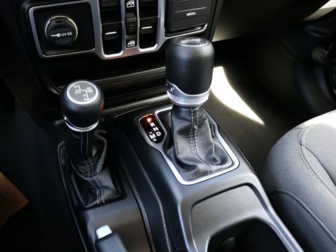 Used 2025 Jeep Wrangler Unlimited Sahara w/ Safety Group AWD/4WD image 23