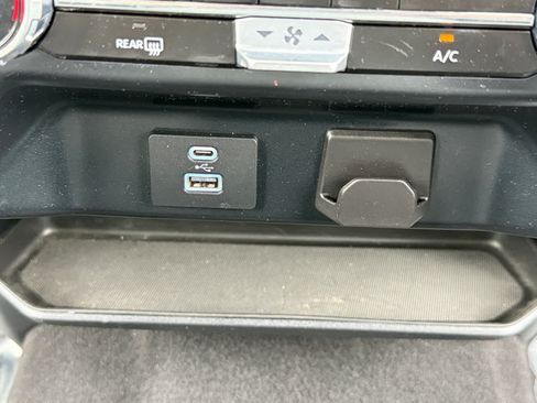 Used 2024 Ford F150 XLT AWD/4WD image 39