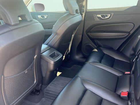 Used 2023 Volvo XC60 B5 Core w/ Climate Package FWD image 22
