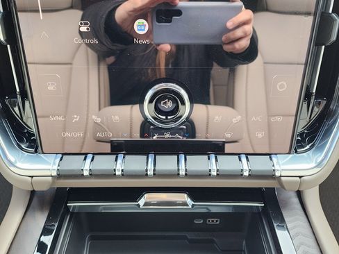 New 2026 GMC Yukon XL Denali w/ Sun & Power Step Package image 33