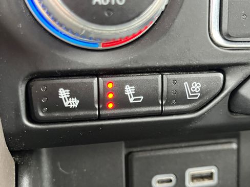 Used 2023 GMC Yukon XL SLT image 21