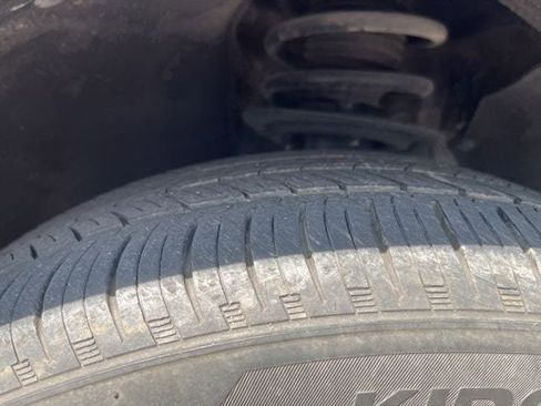 Used 2025 Honda HR-V EX-L image 8