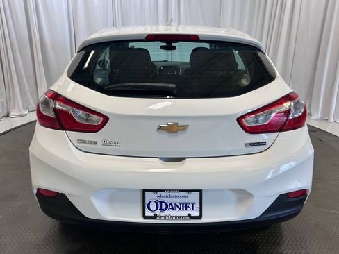 Used 2018 Chevrolet Cruze Premier FWD image 25