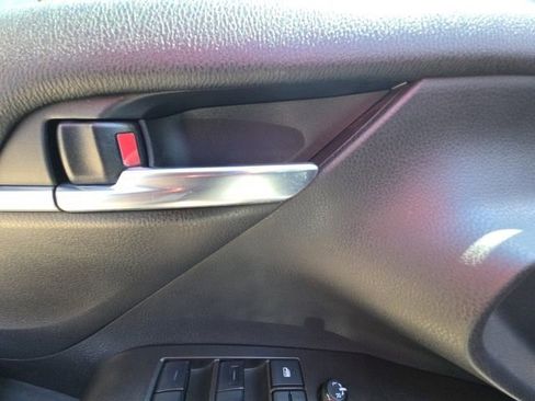 Used 2023 Toyota Camry SE FWD image 12