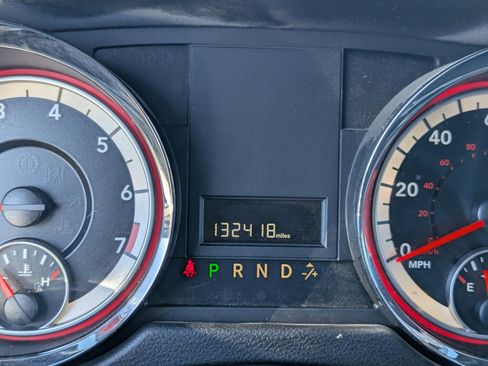 Used 2019 Dodge Grand Caravan SXT image 27