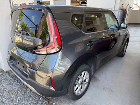 Used 2023 Kia Soul S FWD image 3
