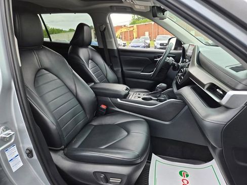 Used 2022 Toyota Highlander XLE image 20