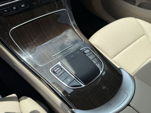 Used 2020 Mercedes-Benz GLC 300 image 22