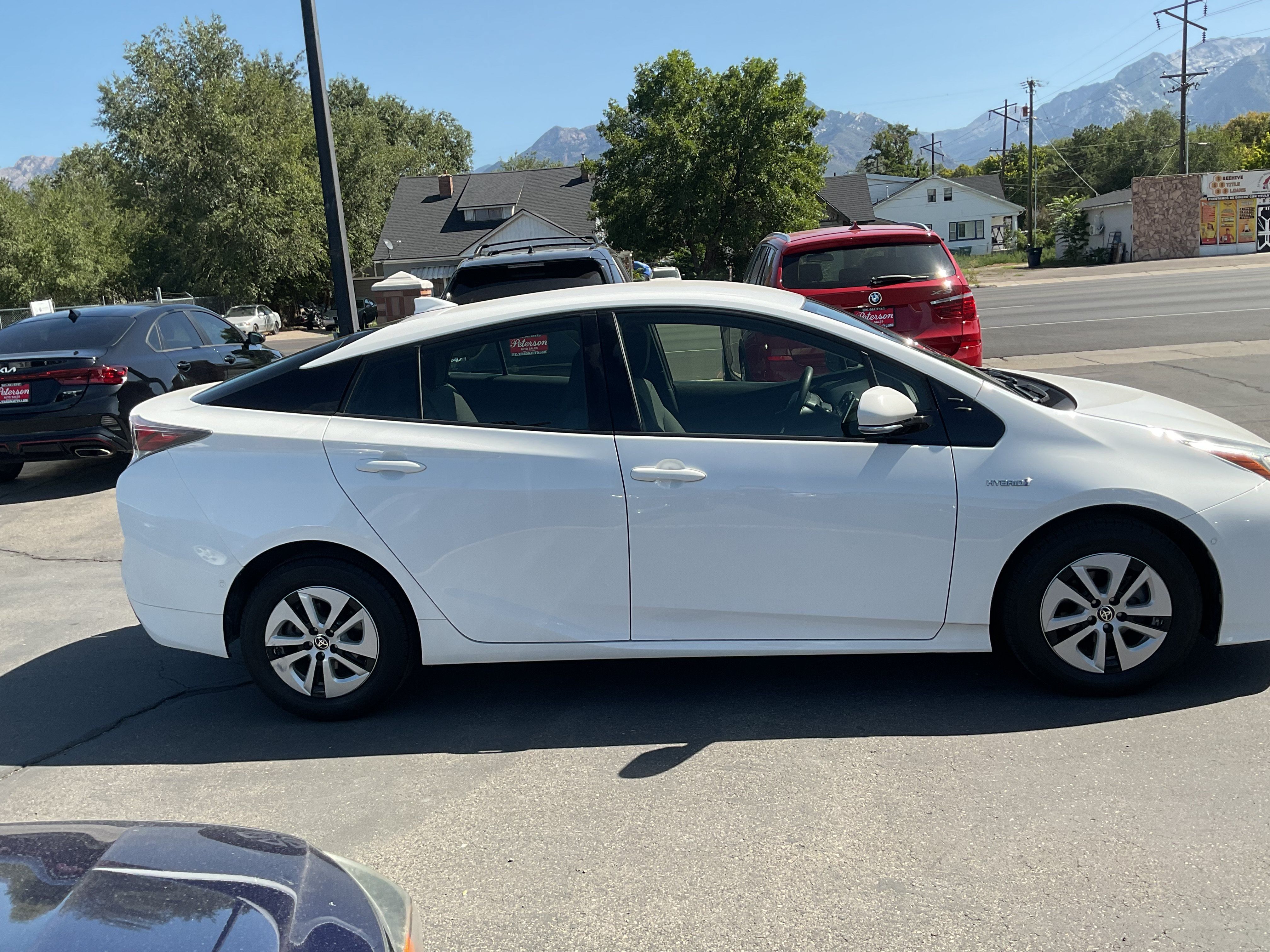 Used 2017 Toyota Prius Two w/ Prius Two Safety Plus Package FWD image 4