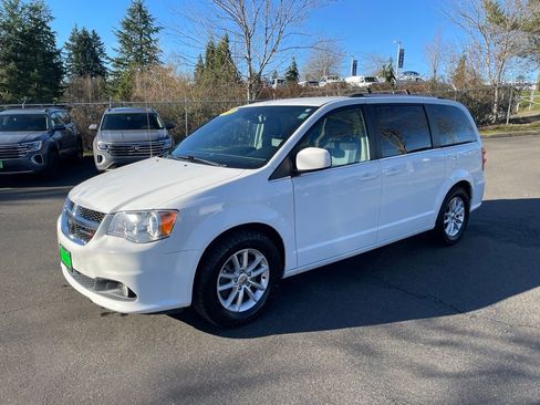 Used 2019 Dodge Grand Caravan SXT image 8
