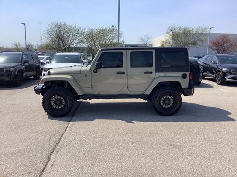 Used 2018 Jeep Wrangler Unlimited Sahara w/ Connectivity Group AWD/4WD image 8