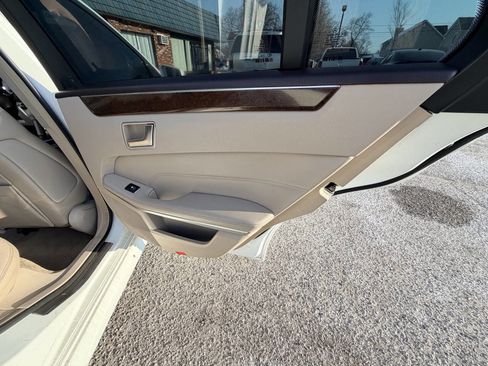 Used 2014 Mercedes-Benz E 350 4MATIC Sedan image 40