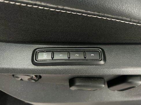 Certified 2021 Volkswagen Atlas SEL R-Line AWD/4WD image 12