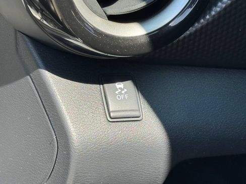 Used 2018 Nissan Kicks SV FWD image 11