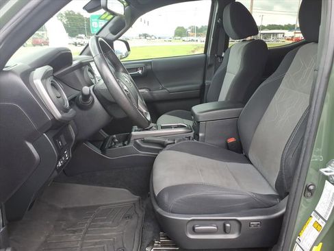 Used 2022 Toyota Tacoma TRD Off-Road w/ Technology Package RWD image 17